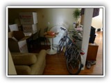 ein Haufen Kartons (und mein Fahrrad!!)